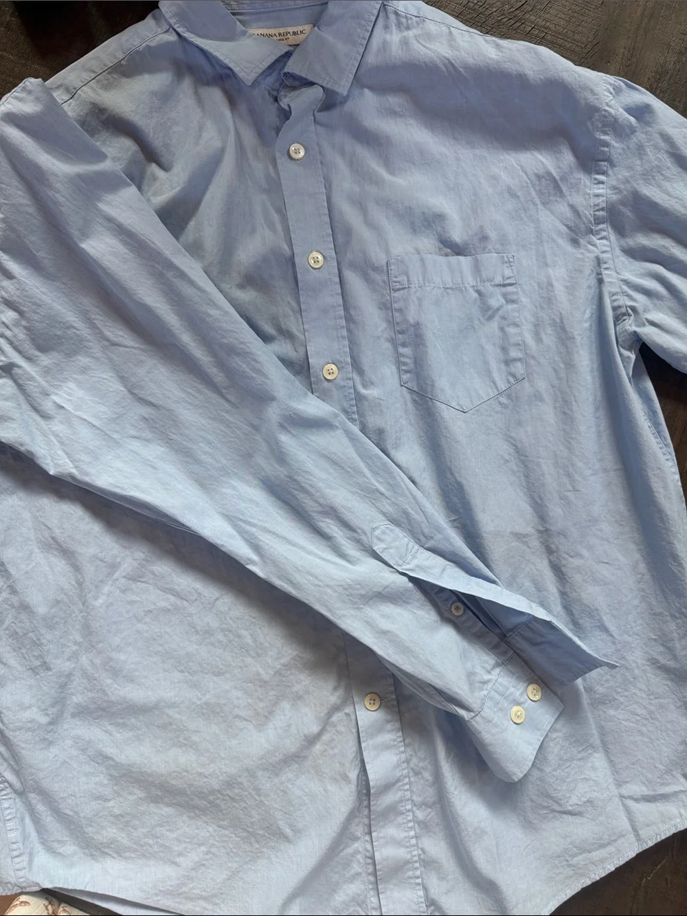 Banana Republic Relaxed Fit Men’s Button Down Shirt. XL. Great condition!